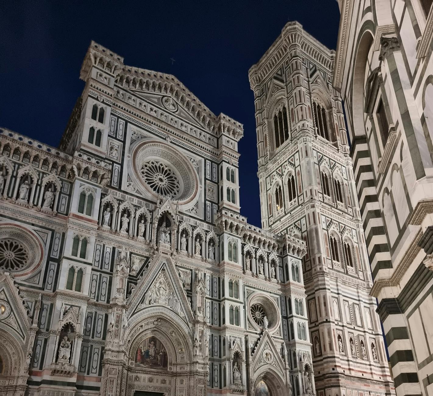 Close-up view of the Florence Duomo cathedral and Brunelleschi dome
