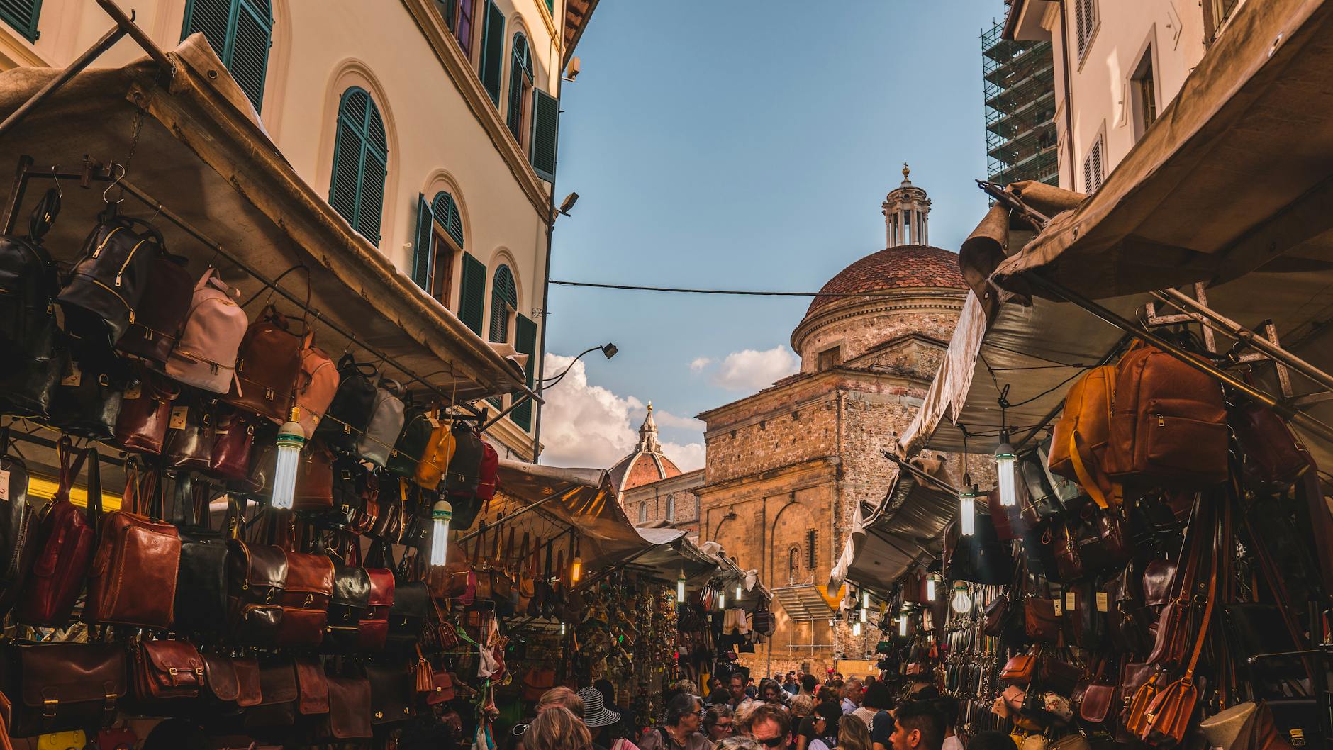 Oltrarno neighborhood artisan workshops and charming streets in Florence