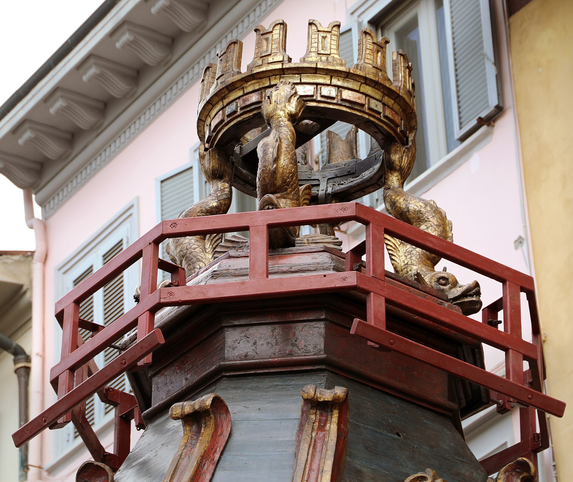 The upper tiers of the Brindellone cart, a tall decorated wooden wagon rigged with fireworks