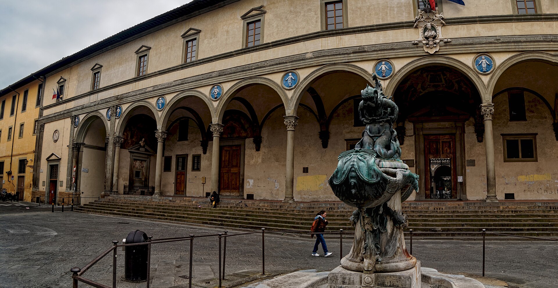 Piazza della Santissima Annunziata with the arcade of the Ospedale degli Innocenti and a bronze fountain